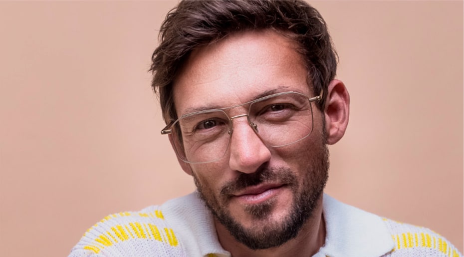 Mann mit Coblens Brille